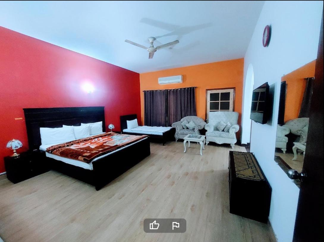 Mulberry Guest House F-10 Исламабад Экстерьер фото
