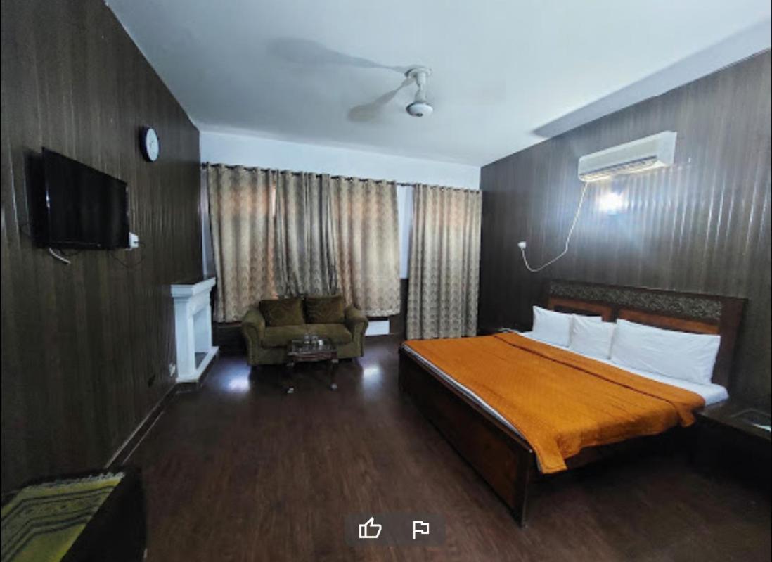 Mulberry Guest House F-10 Исламабад Экстерьер фото