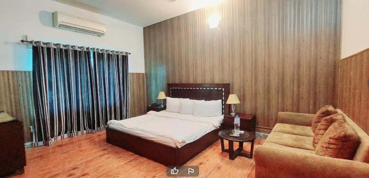 Mulberry Guest House F-10 Исламабад Экстерьер фото